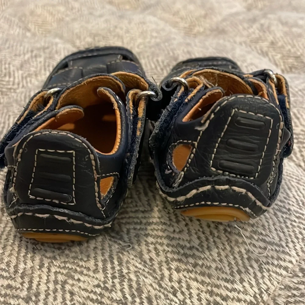Stride Rite Lil Skip size 2M color is dark navy